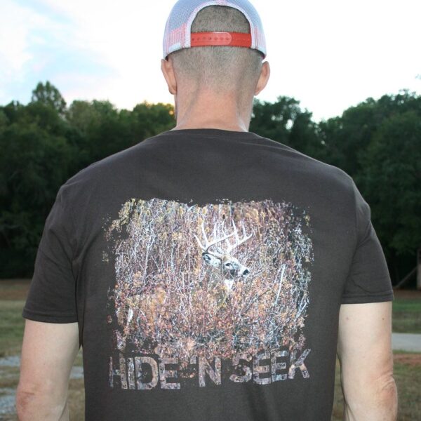 camisas de caza de ciervos camiseta hide n seek buck espalda