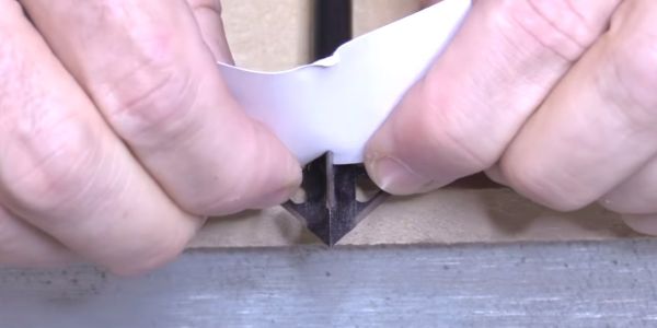 tooth of the arrow cutting paper