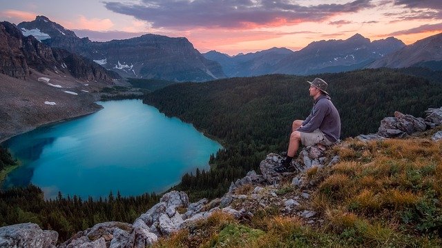 hiker sitting overlooking lake