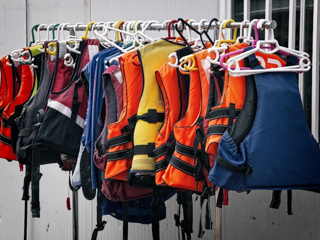 life jackets for waklesurfing